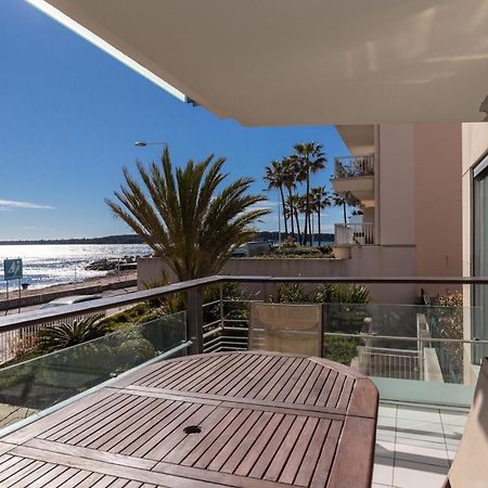Bright Two Bedroomed Apartment On The Beach In Cannes With Huge Terrace With Fabulous Sea Views - 2001 Extérieur photo