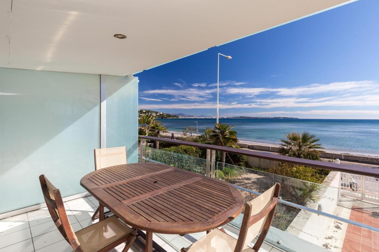 Bright Two Bedroomed Apartment On The Beach In Cannes With Huge Terrace With Fabulous Sea Views - 2001 Extérieur photo