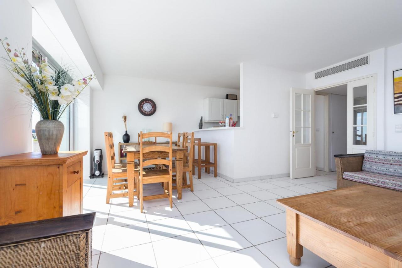 Bright Two Bedroomed Apartment On The Beach In Cannes With Huge Terrace With Fabulous Sea Views - 2001 Extérieur photo