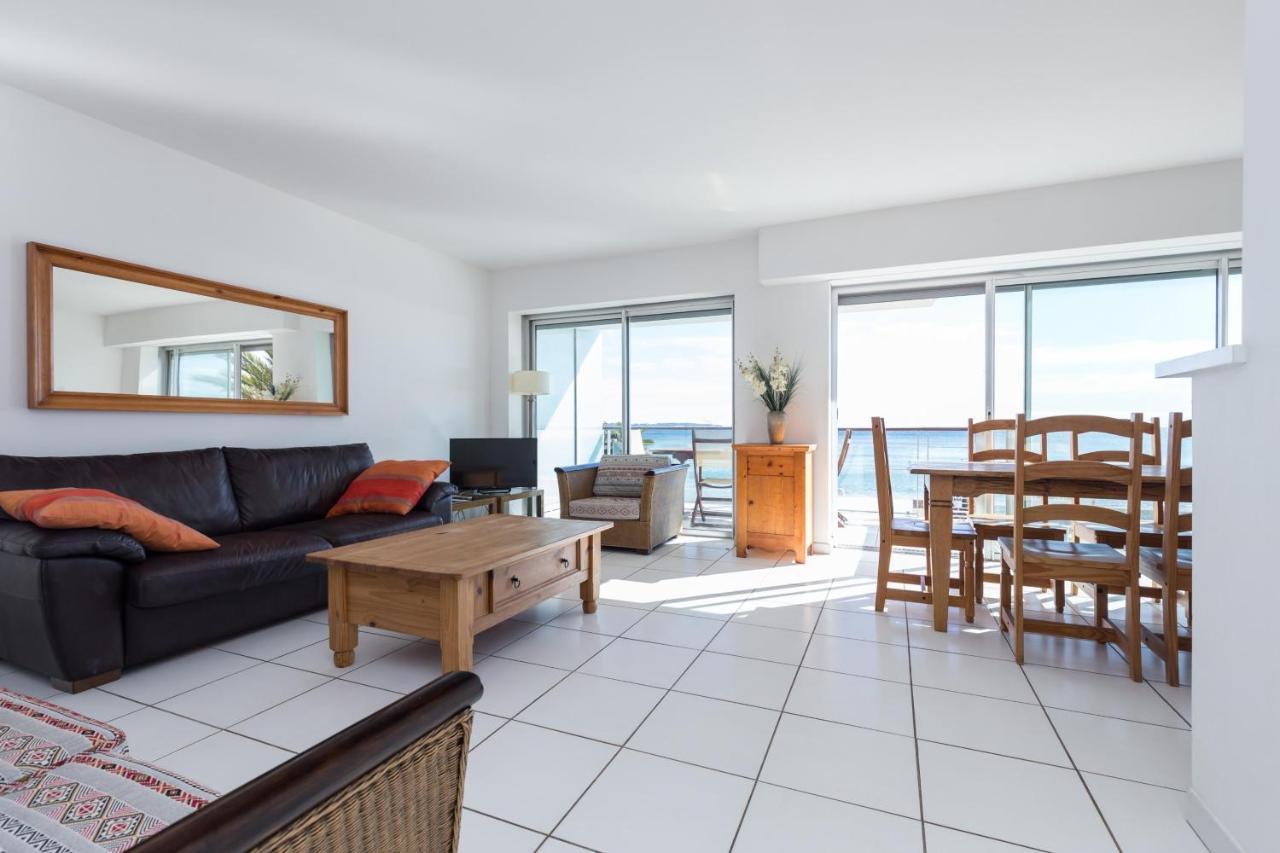 Bright Two Bedroomed Apartment On The Beach In Cannes With Huge Terrace With Fabulous Sea Views - 2001 Extérieur photo