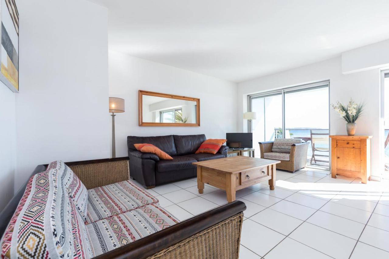Bright Two Bedroomed Apartment On The Beach In Cannes With Huge Terrace With Fabulous Sea Views - 2001 Extérieur photo